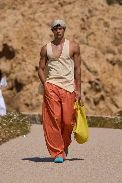 Look 10